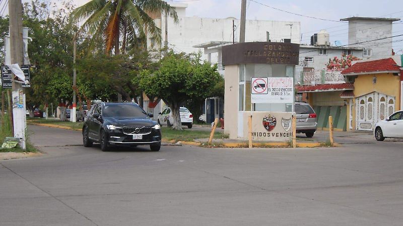 Auto-Circulando-En-Paraíso